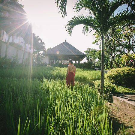 The Kirana Canggu Hotel Exteriör bild